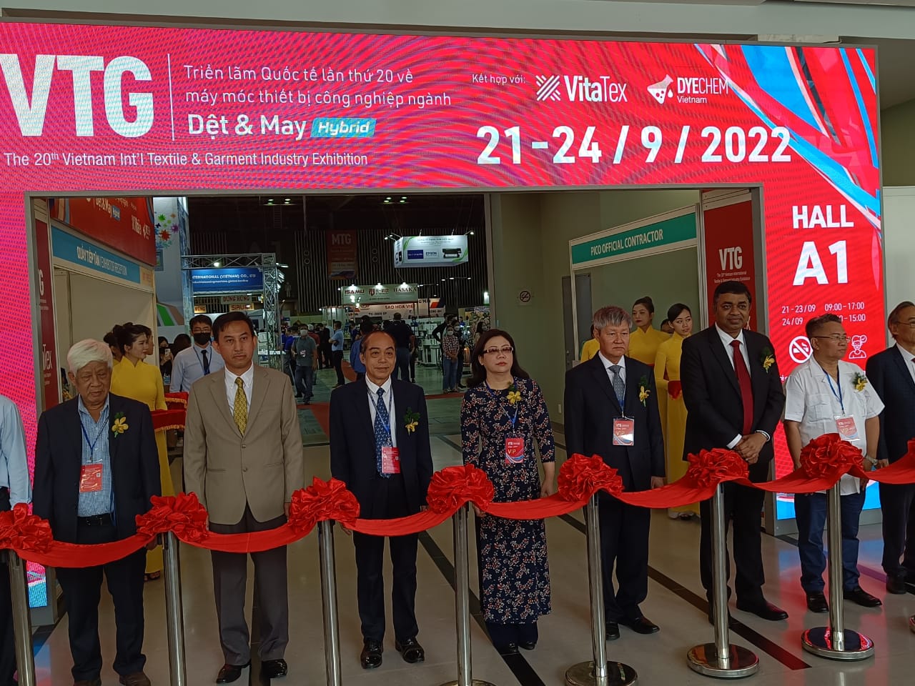HE Dr Madan Mohan Sethi, Consul General of India inaugurating the Vietnam Textiles and Garment exhibition held at Ho Chi Minh City along with textile dignitaries of Vietnam