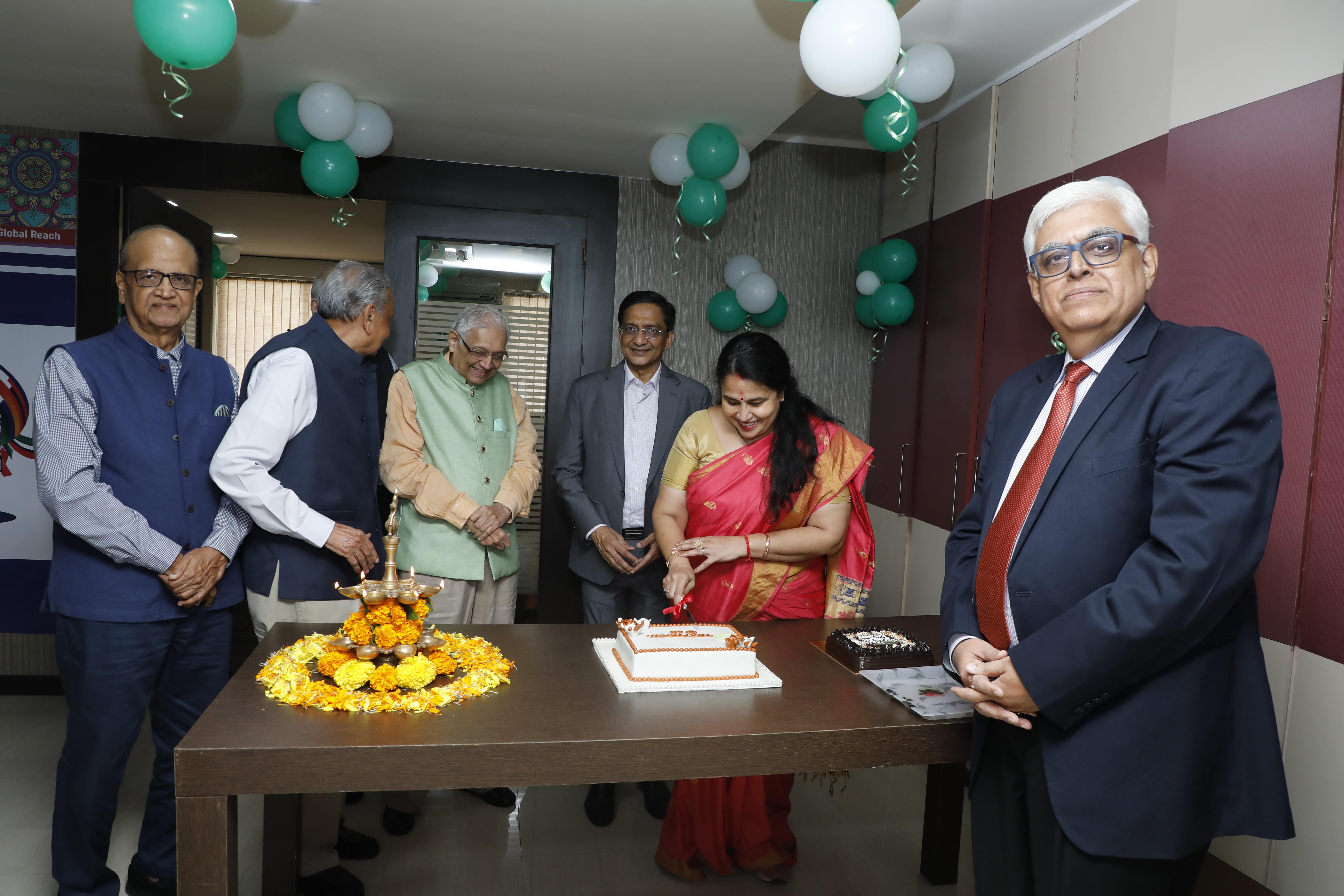 Lighting of Lamp and Cutting of “Commemorative Cake” on the 68th Foundation Day of TEXPROCIL