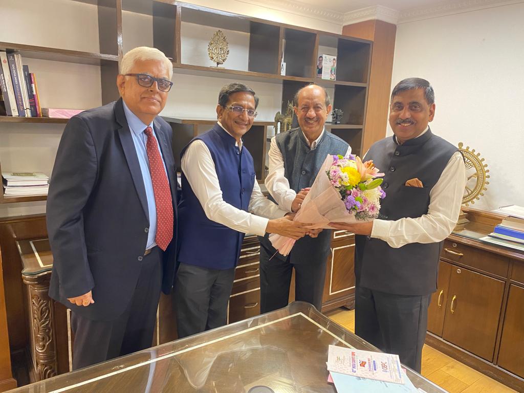 Shri Sunil Patwari Chairman along with Shri Vijay Agarwal Vice Chairman and Executive Director Dr. Siddhartha Rajagopal met Shri UP Singh, Textile Secretary, on (27.10.22) and wished him well in all his future endeavours post his retirement on 31.10.22