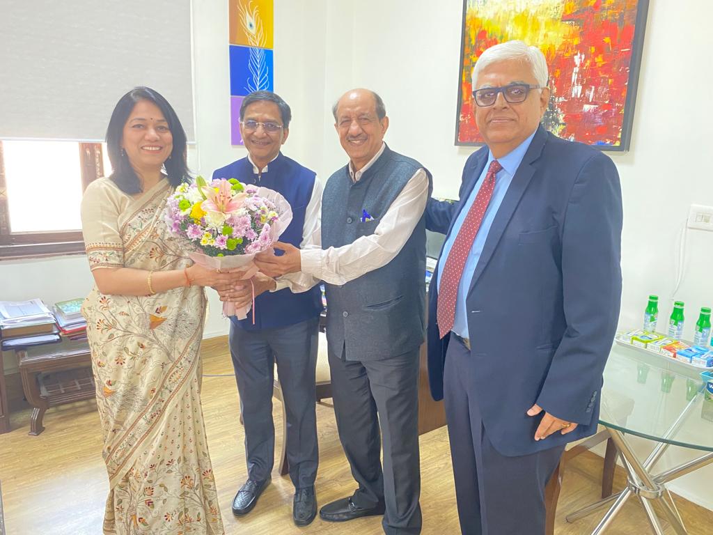 Shri Sunil Patwari Chairman along with Shri Vijay Agarwal, Vice Chairman and Dr. Siddhartha Rajagopal, Executive Director met Ms Shubra, Trade Advisor, Ministry of Textiles, on (27.10.2022) and discussed issues relating to PLI-2 Scheme for Made ups