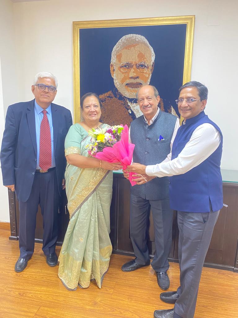 Shri Sunil Patwari Chairman along with Shri Vijay Agarwal, Vice Chairman & Dr. Siddhartha Rajagopal, ED met the Hon’ble Minister of State for Textiles on (27.10.2022) and discussed issues relating to Gujarat State Textile Policy and other issues