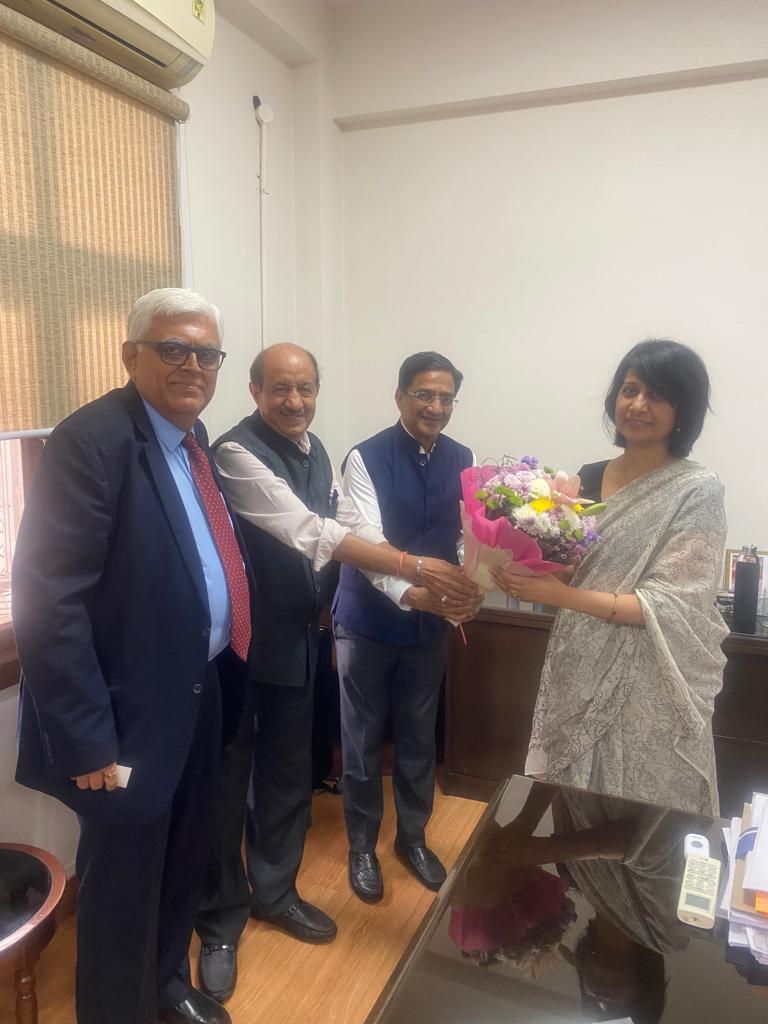 Shri Sunil Patwari, Chairman along with Shri Vijay Agarwal, Vice-Chairman & Dr. Siddhartha Rajagopal, ED greeted the newly appointed Secretary, MoT Smt. Rachna Shah, on (27.10.2022) & briefed her about various issues concerning the Cotton Textile Sector
