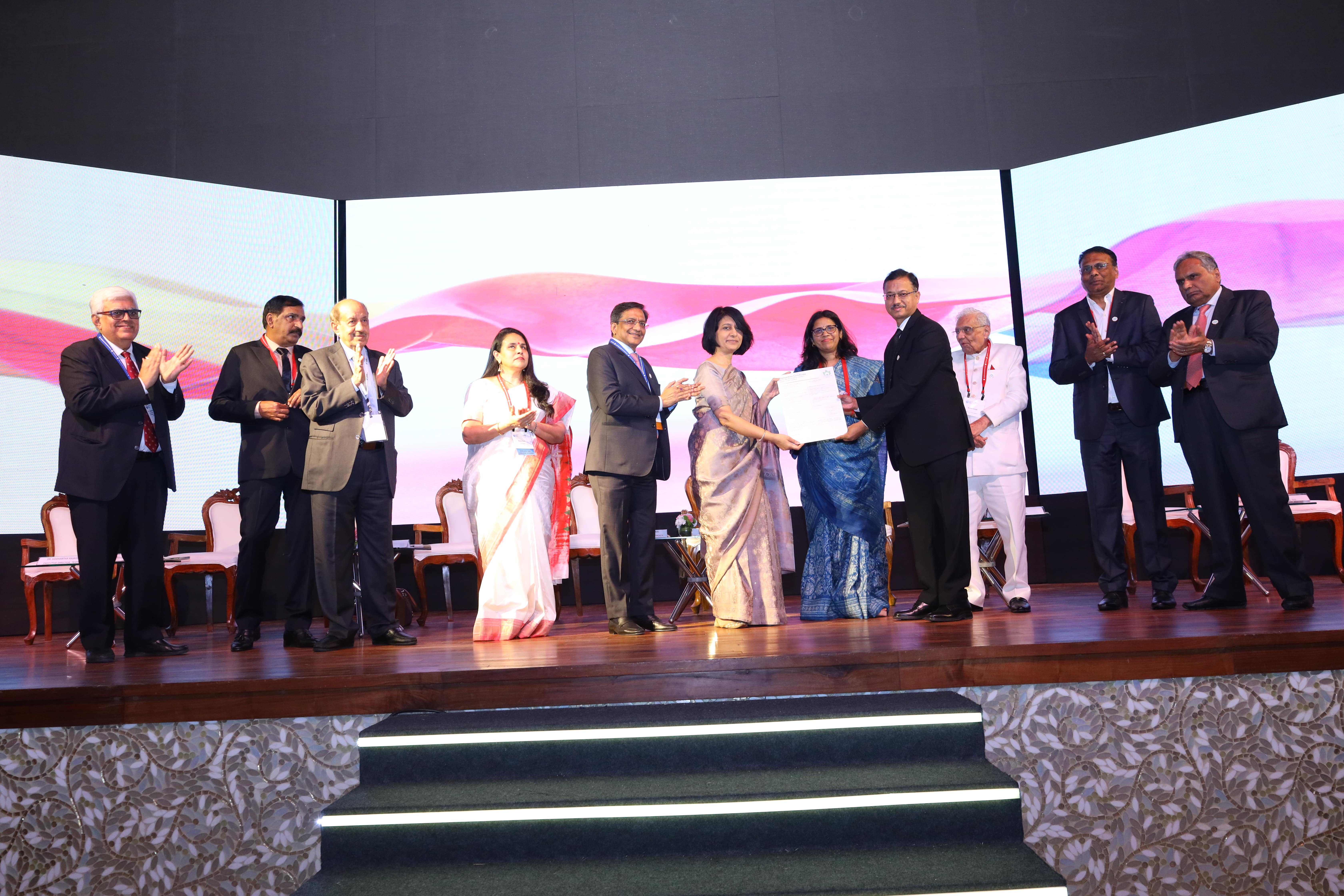 Smt. Rachna Shah, Secretary, Ministry of Textiles presented the first Transaction Certificate to Shri Lalit Kumar Gupta, CMD, CCI at the evening session of Kasturi Cotton Bharat at the 81st Plenary Meeting of the (ICAC) held in Mumbai