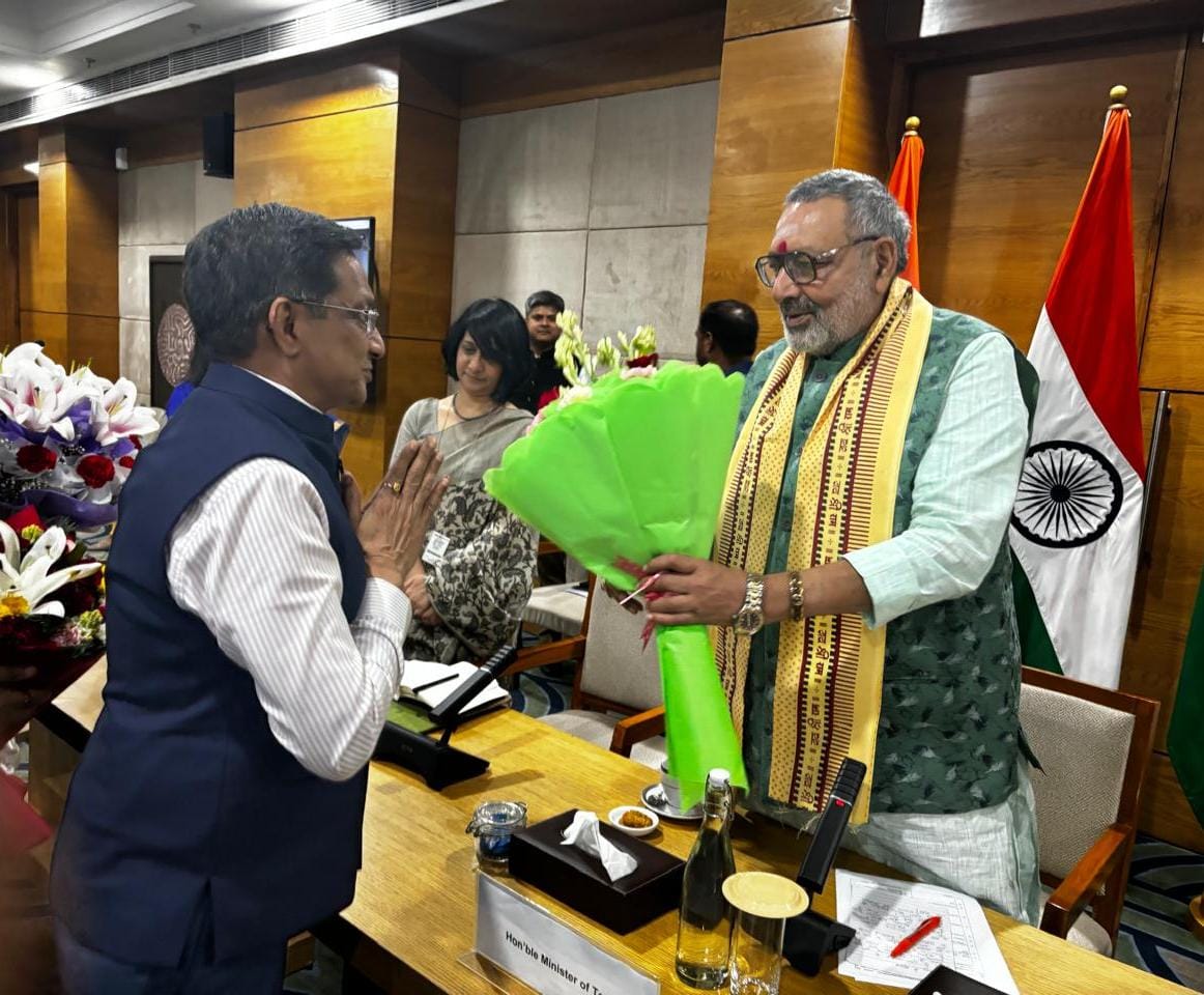 Shri Sunil Patwari, Chairman Texprocil met and greeted the Hon’ble Union Minister of Textiles, Shri Giriraj Singh at an interactive meeting of EPCs and Industry Associations in New Delhi on (20th June 2024)