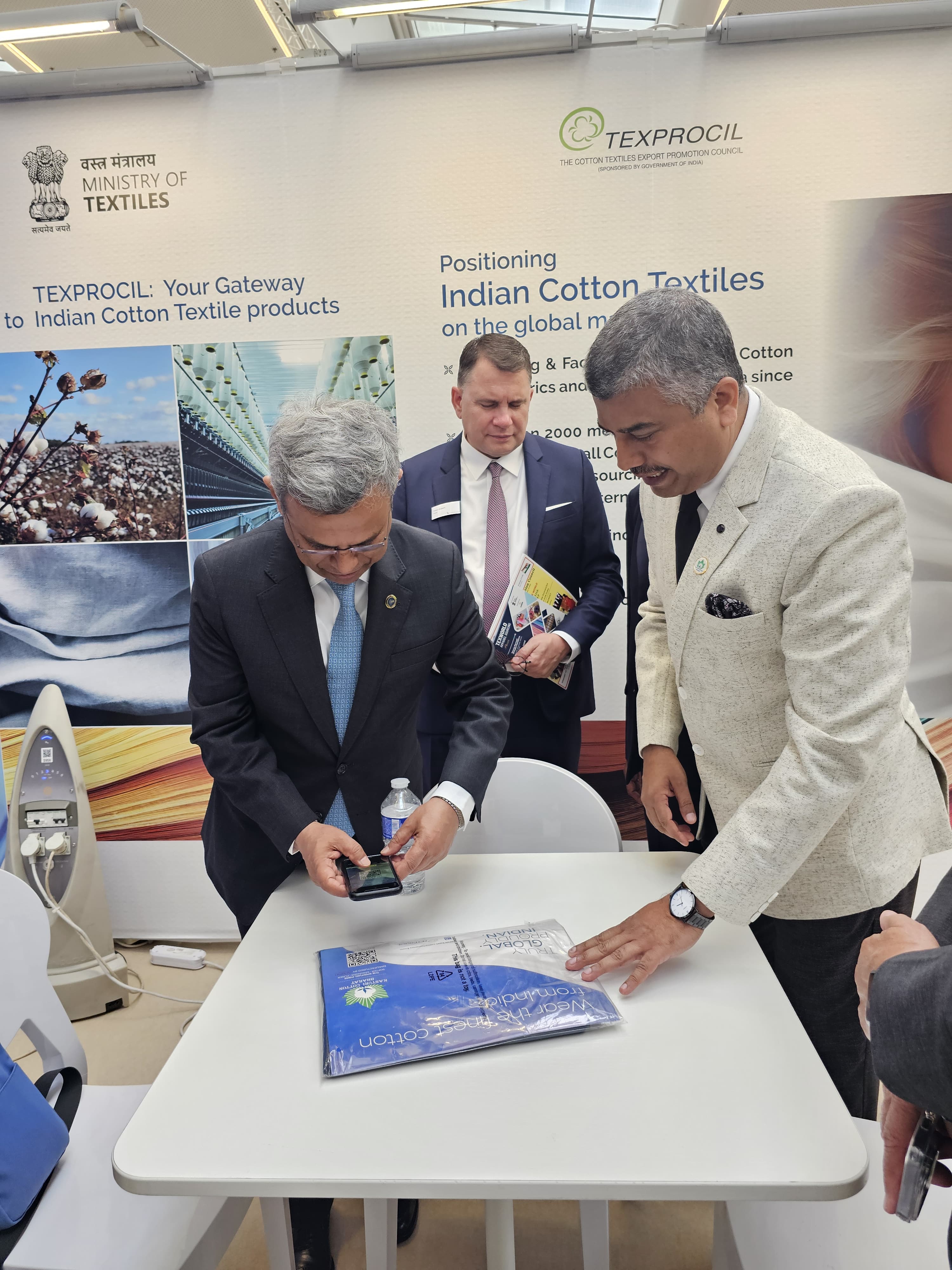 H.E. Mr Jawed Ashraf, Ambassador of India scanning the Traceability Code on the Kasturi cotton produced T-shirt at the Texworld and Apparel Sourcing Show being held at Paris from 1-3 July 2024