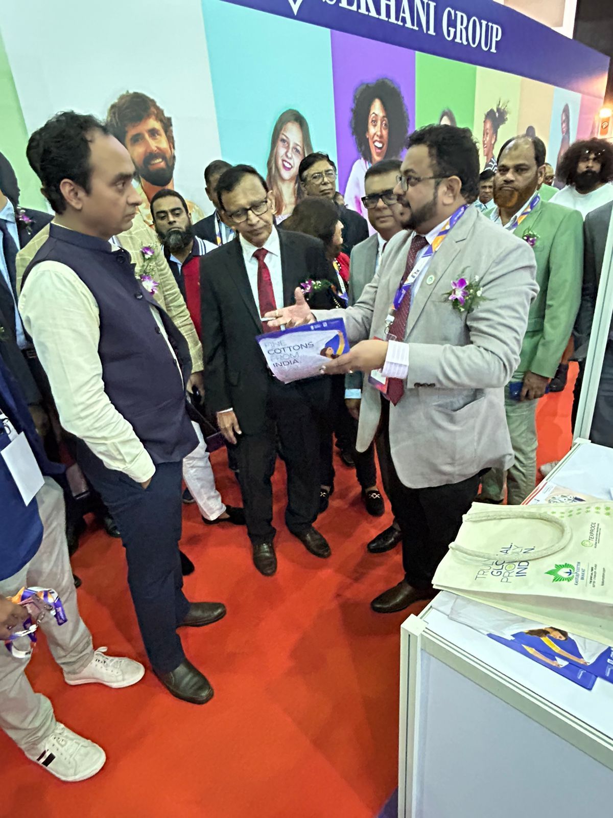 Dr. Satyanjal Pandey, Deputy High Commissioner, High Commission of India in Colombo, Sri Lanka & Dr. Kingsley Bernard, Chairman, Sri Lanka Export Development Board at the Intex South Asia Fair 2024 in Colombo, Sri Lanka.