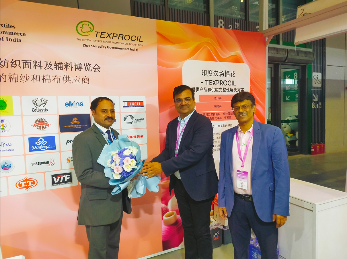 Dr. N. Nandakumar, Consul General of India, Shanghai, visited the TEXPROCIL Pavilion on 28 Aug at Yarn Expo being held in Shanghai (China) from 27-29 August, 2024 and was welcomed by Shri Dharmendra Goyal, Member of COA