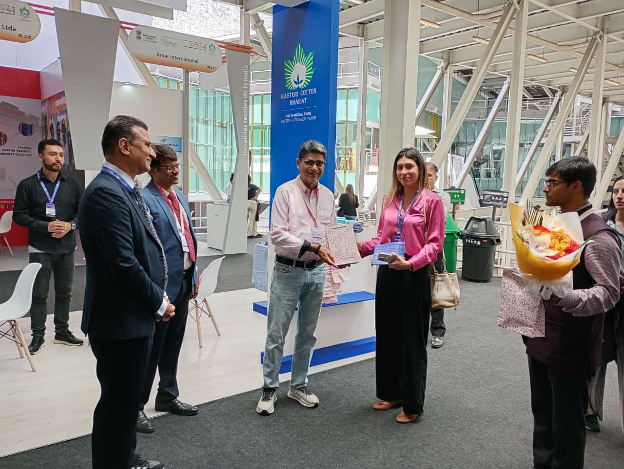 Shri Rahul Shah, COA member felicitating Dr. Vineet Kumar, First Secretary, EOI, Bogota and Ms. Laura, Commercial Officer at Colombiatex 2025 being held from Jan 28-30, 2025