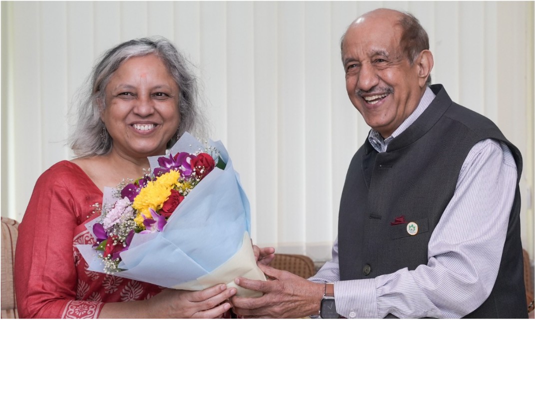Shri Vijay Agarwal, Chairman, TEXPROCIL, welcomed Smt. Neelam Shami Rao, Secretary (Textiles) at the Council's Head Office in Mumbai on 13th November 2025