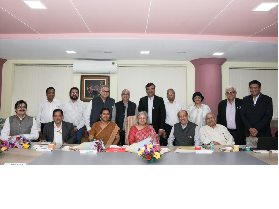 Shri Vijay Agarwal, Chairman, TEXPROCIL, welcomed Smt. Neelam Shami Rao, Secretary (Textiles) along with Dr. M. Beena, Textile Commissioner at the Council's Head Office in Mumbai on 13th November 2025