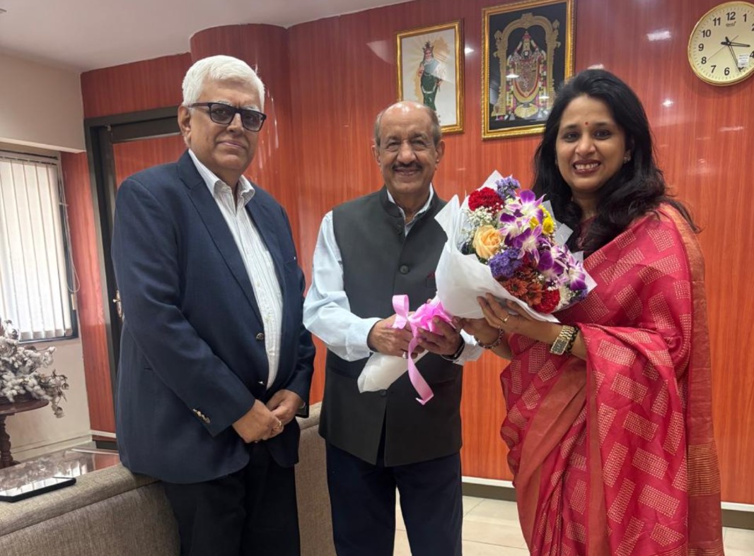 Shri Vijay Agarwal, Chairman, TEXPROCIL, along with Dr. Siddhartha Rajagopal, Executive Director, met and greeted the newly appointed Textile Commissioner, Smt. Vrunda Manohar Desai, at her office in Mumbai on 20 January 2026.