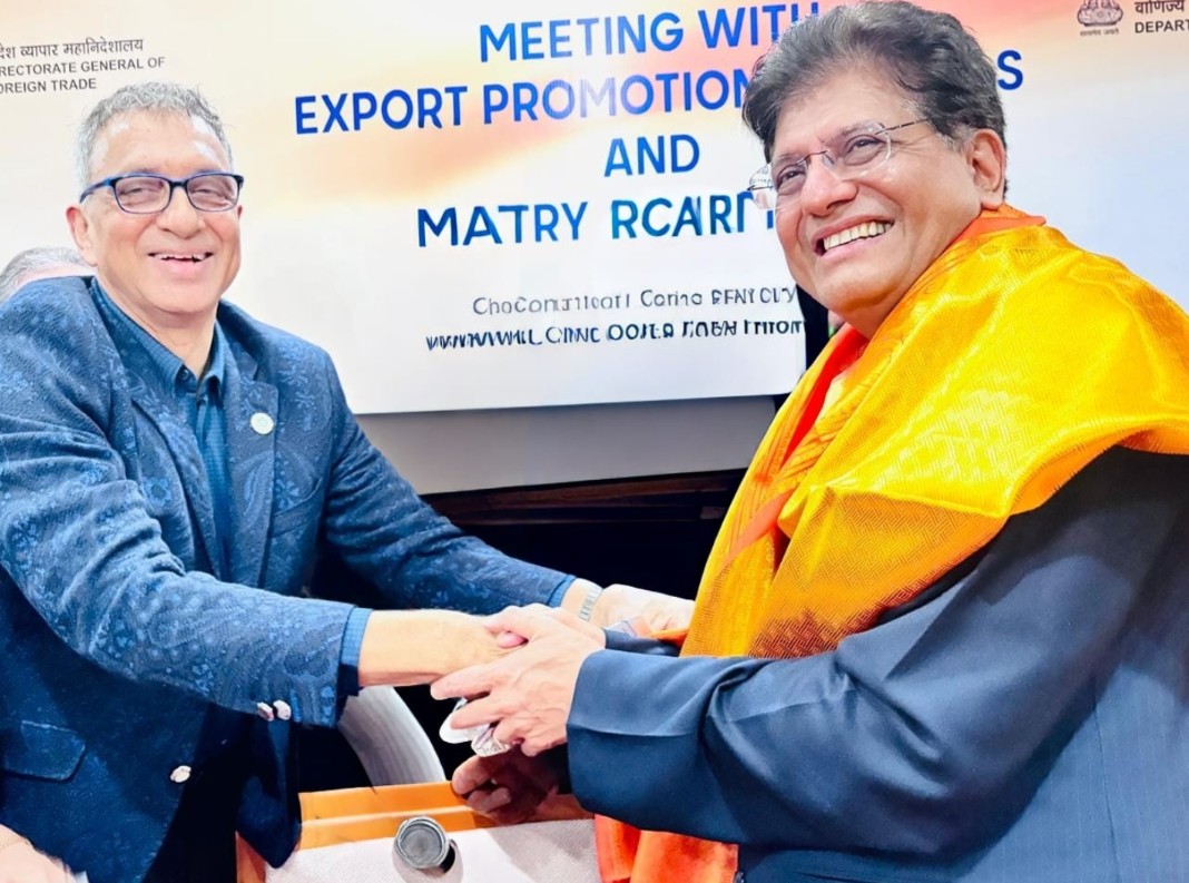 Shri Ravi Sam, Vice Chairman (TEXPROCIL), felicitated Shri Piyush Goyal, Hon’ble Minister of Commerce and Industry, at a meeting with Export Promotion Councils and Trade Associations in New Delhi on 11 February 2026.