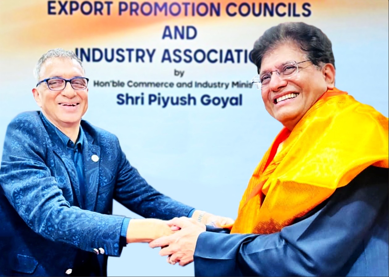 Shri Ravi Sam, Vice Chairman (TEXPROCIL), felicitated Shri Piyush Goyal, Hon’ble Minister of Commerce and Industry, at a meeting with Export Promotion Councils and Trade Associations in New Delhi on 11 February 2026.